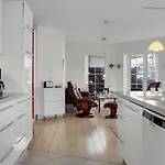 Lovely In With Kitchen 度假居 *